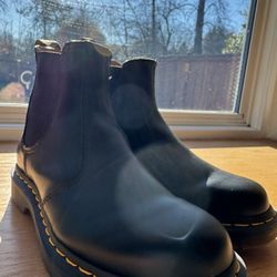 Dr.Martens Unisex Leather Boot， Size 5M/6W
