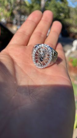 San Juras  ring