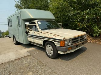 1985 TOYOTA MOTORHOME  RUNS AND DRIVE EXCELLENT  !!!!!!