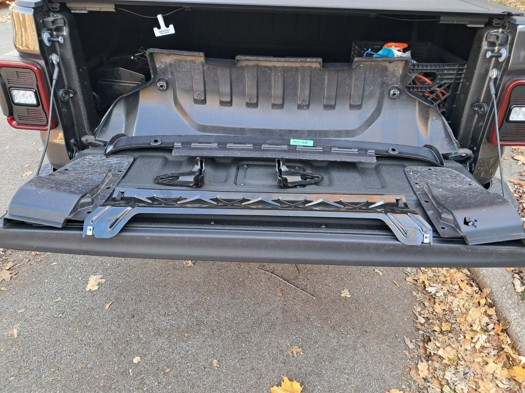 2025 Jeep Gladiator High Tide Oem Front Bumper 