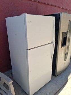 Nice Working White Whirlpool Refrigerator