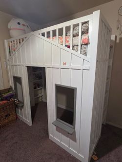 Twin bed/Lifthouse