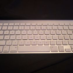 Apple Keyboard 