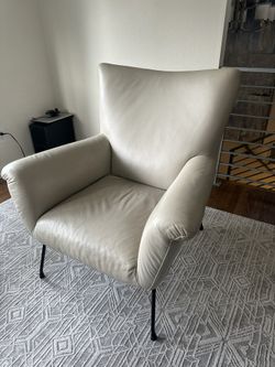 Kasala chair (Faux Leather)