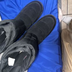 UGG Classic Klamath Mini Suede Classic Boots in black. 