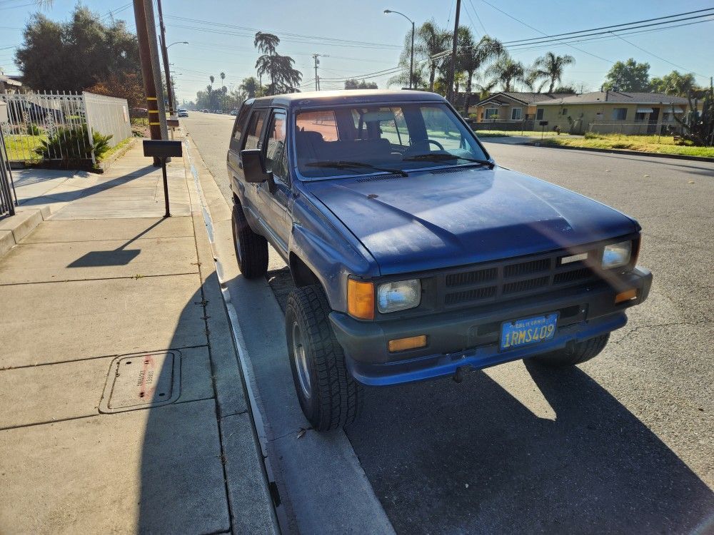 Toyota 4runner 1986.   86.  