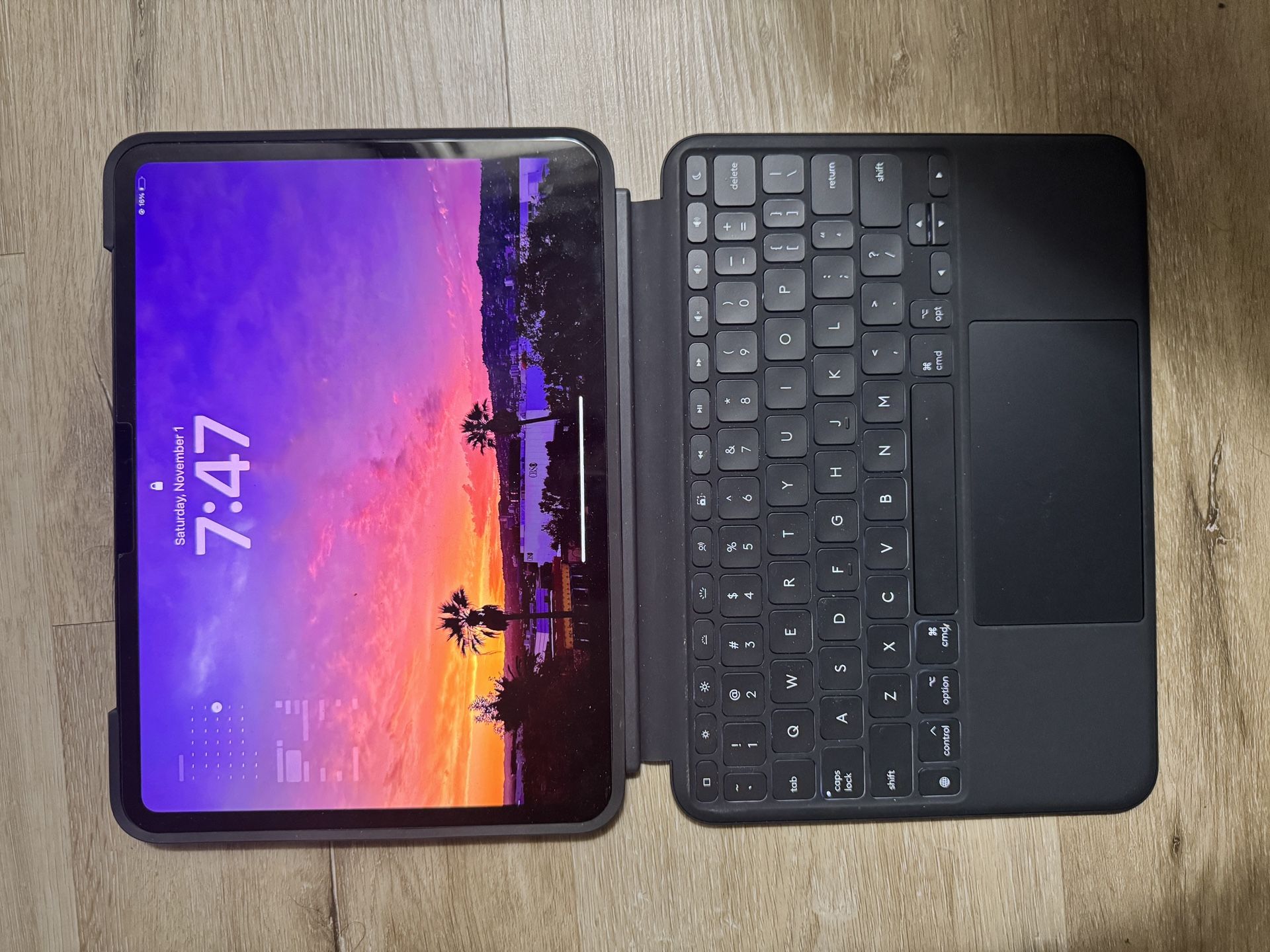 iPad Pro 11” (M4, 256GB) with Logitech Keyboard and Apple Pen– Excellent Condition + Box