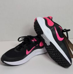 Women New Nike Shoes Size 7 w/ Box