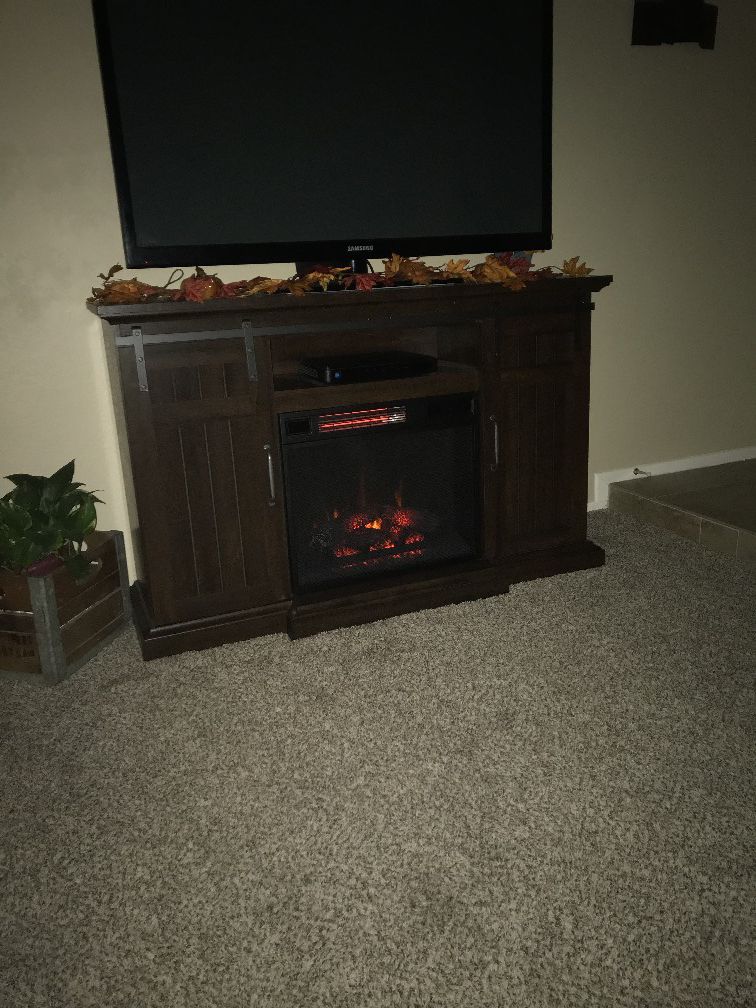 Electric Fireplace - PENDING PICK UP