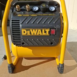 Dewalt 2.5 Gal Heavy Duty 200 Psi Quiet Air Compressor 
