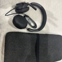 Jabra Evolve2 40 SE Wired Stereo Noise-Cancelling Headset w/Microphone and travel bag