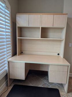 Office Desk with Hutch