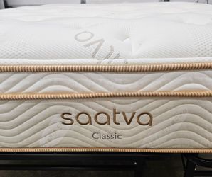 LIKE NEW - Queen Saatva Classic Plush Mattress - Delivery Available 
