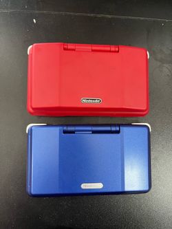 Lot of 2 Nintendo DS - comes with chargers