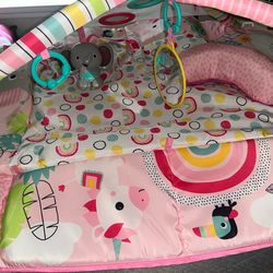 Tummy time and play pen