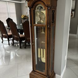 Beautiful Howard Miller Grandfather clock 
