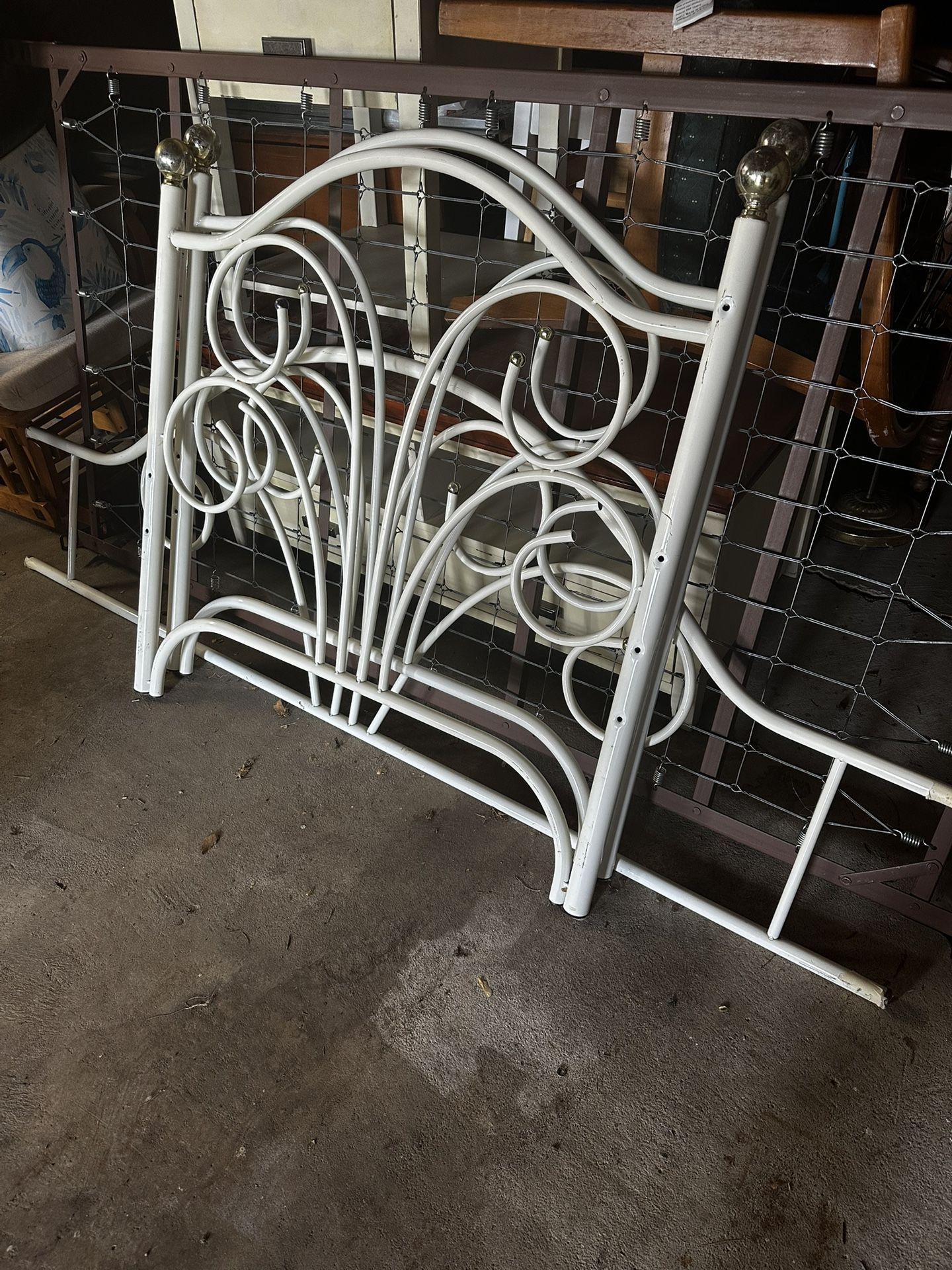 Metal Day Bed. Twin Size