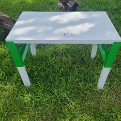 Ikea - height-adjustable children's desk