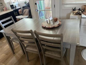 Set dinning table