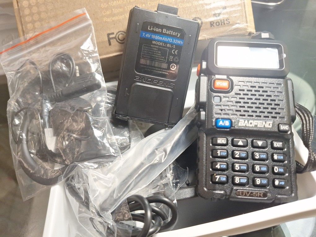 BaoFeng UV-5R Tranceiver 2 Way Radios