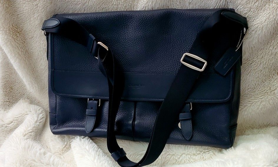 COACH Henry Messenger Shoulder Bag