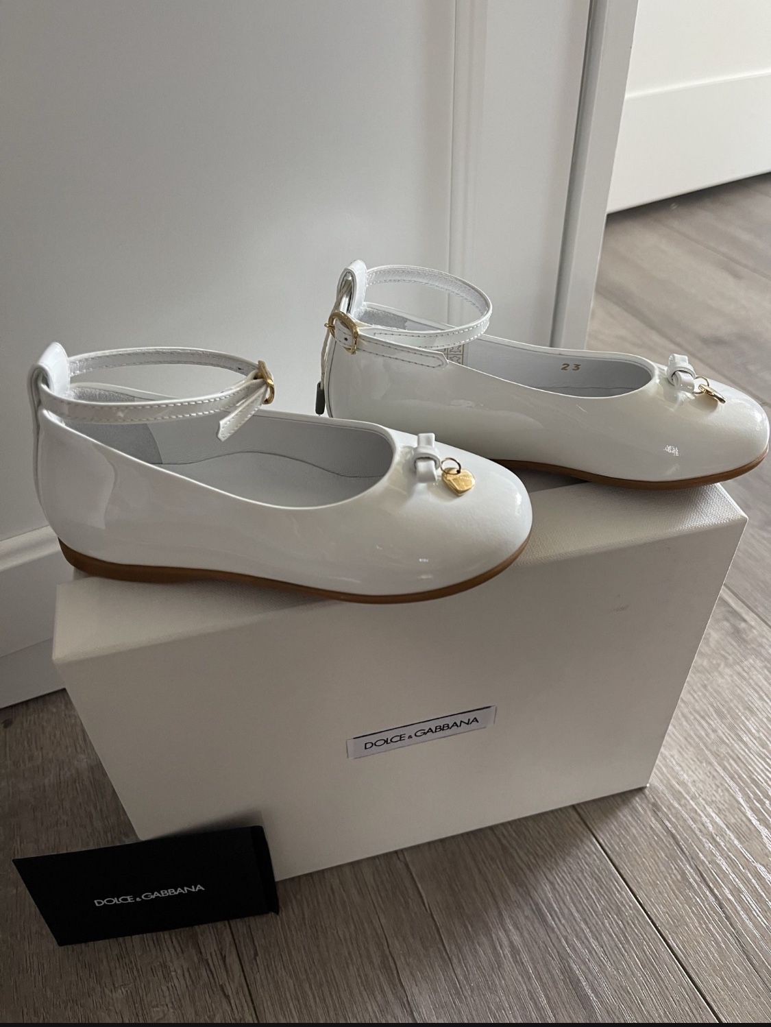 Dolce Gabbana Toddler White girl’s shoes Size 23 - Genuine leather ballet flats DG logo. Made in Italy