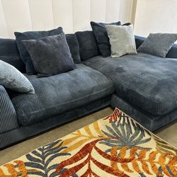 BLUE SECTIONAL COUCH W/ FREE DELIVERY 