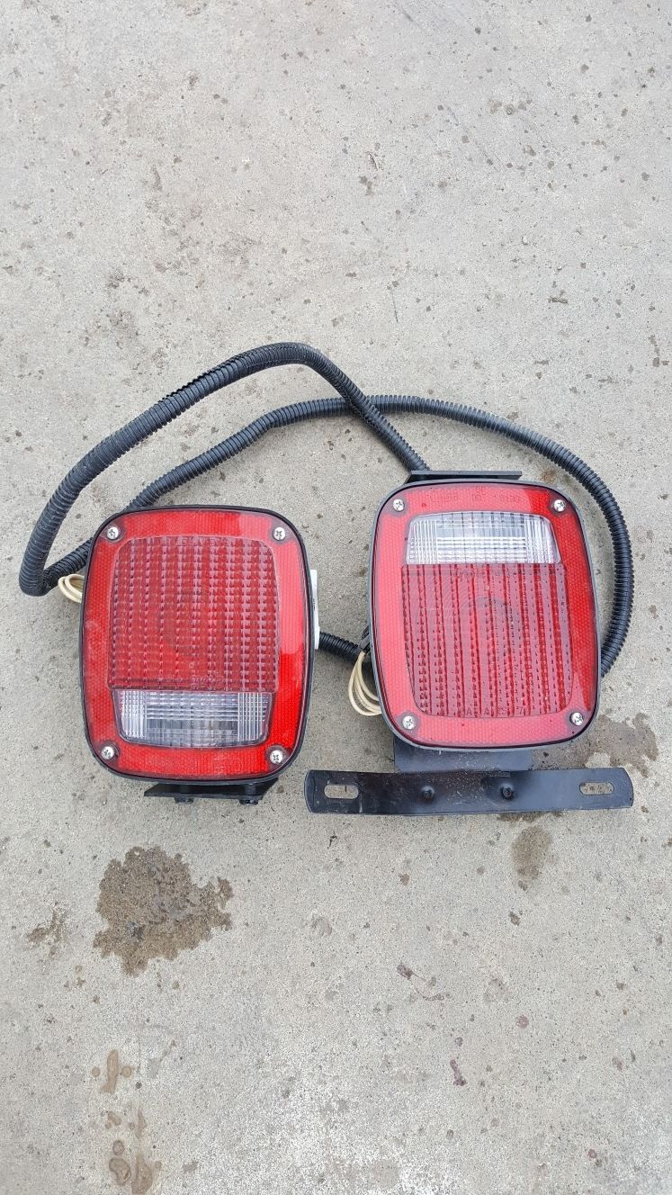 Truck or trailer lights