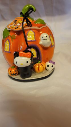 Sanrio Hello Kitty Halloween Black Cat Pumpkin House Cookie Jar Blue Sky Ceramic

Brand new hello kitty cermic