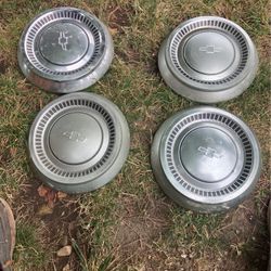 4-Chevy Hub Caps
