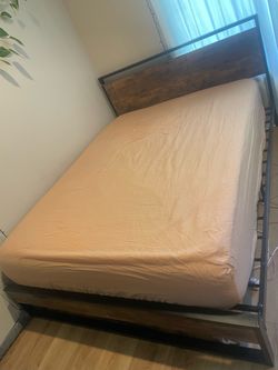 Queen size wood/metal bed frame