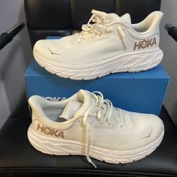 Hoka Arahi 7/ Size 9.5B Women’s $95