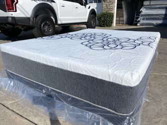Full Bamboo Cool Gel Memory Foam Mattress!!