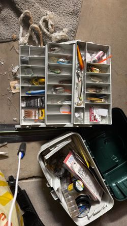Fishing tackle box