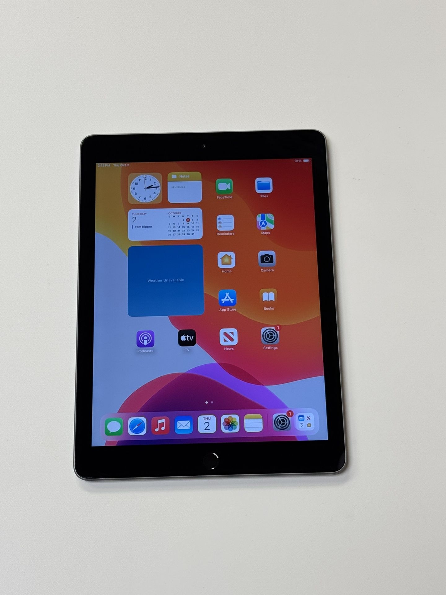 Apple iPad 6 6th Generation  9.7” 32GB Wi-Fi Tablet Space Gray