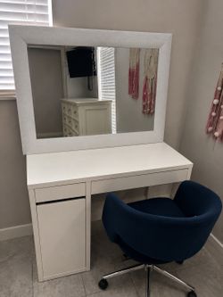 Desk with chair and mirror