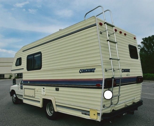 Photo Length 21 Sleep Capacity 6 Clean RV Toyota !!