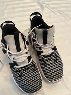 Nike LeBron Witness 7 basketball 4.5Y