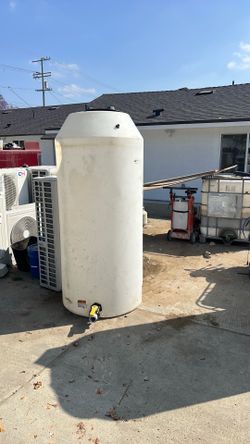 Plastic water storage tank