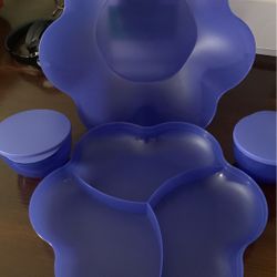 Tupperware serving bowl