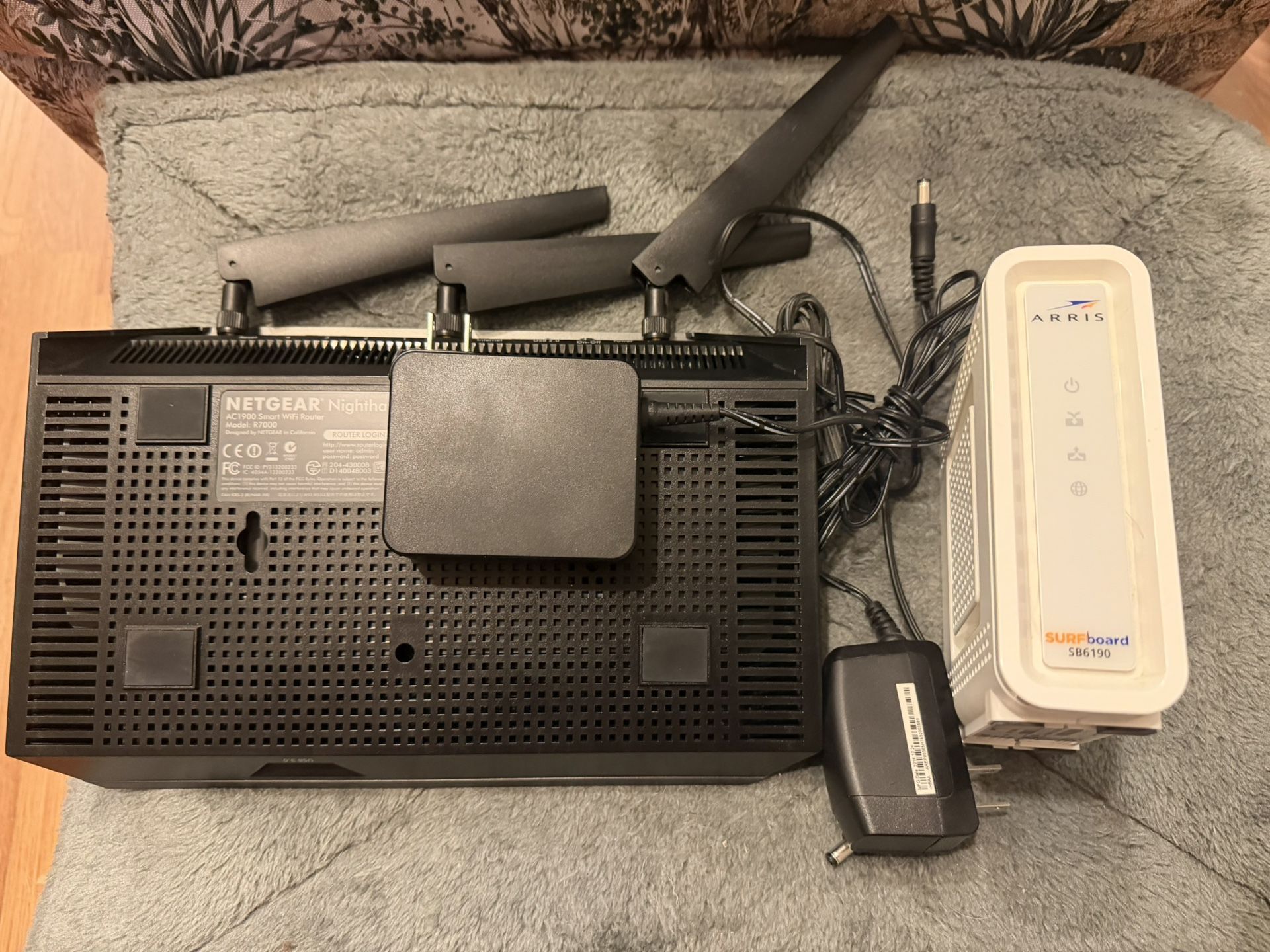 Arris SB6190 DOCSIS 3.0 Cable Modem /NETGEAR NIGHTHAWK AC1900 Dual Band WiFi Router Combo 65.00