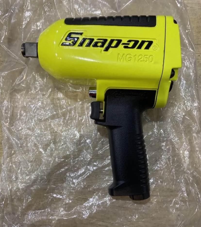 Snap-On MG1250HV 3/4" Impact Wrench
W/ Cover & Box