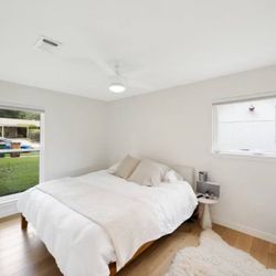 King Thuma Bedframe and Satvaa Matress