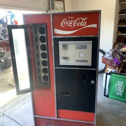 Coca-Cola bottle machine Antique