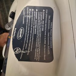 Oxygen Machine 0² Invacare Oxygen Machine Service Dec Of Last Year. In Great Cond Purchased January Of 2025 Used While My Great Aunt.