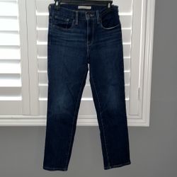 Levis Crop Jeans