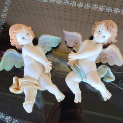 Hamging Cherubs