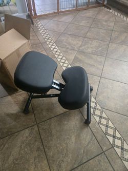 Kneeling chair