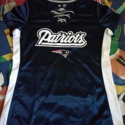 PATRIOTS SHIRT WOMEN SIZE SMALL