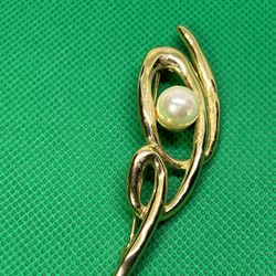 BROOCH 
